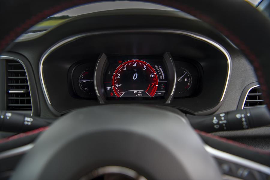 Панель приборов Renault Megane R.S. Trophy-R 2019 года  (UK) (фото 13 из 46)